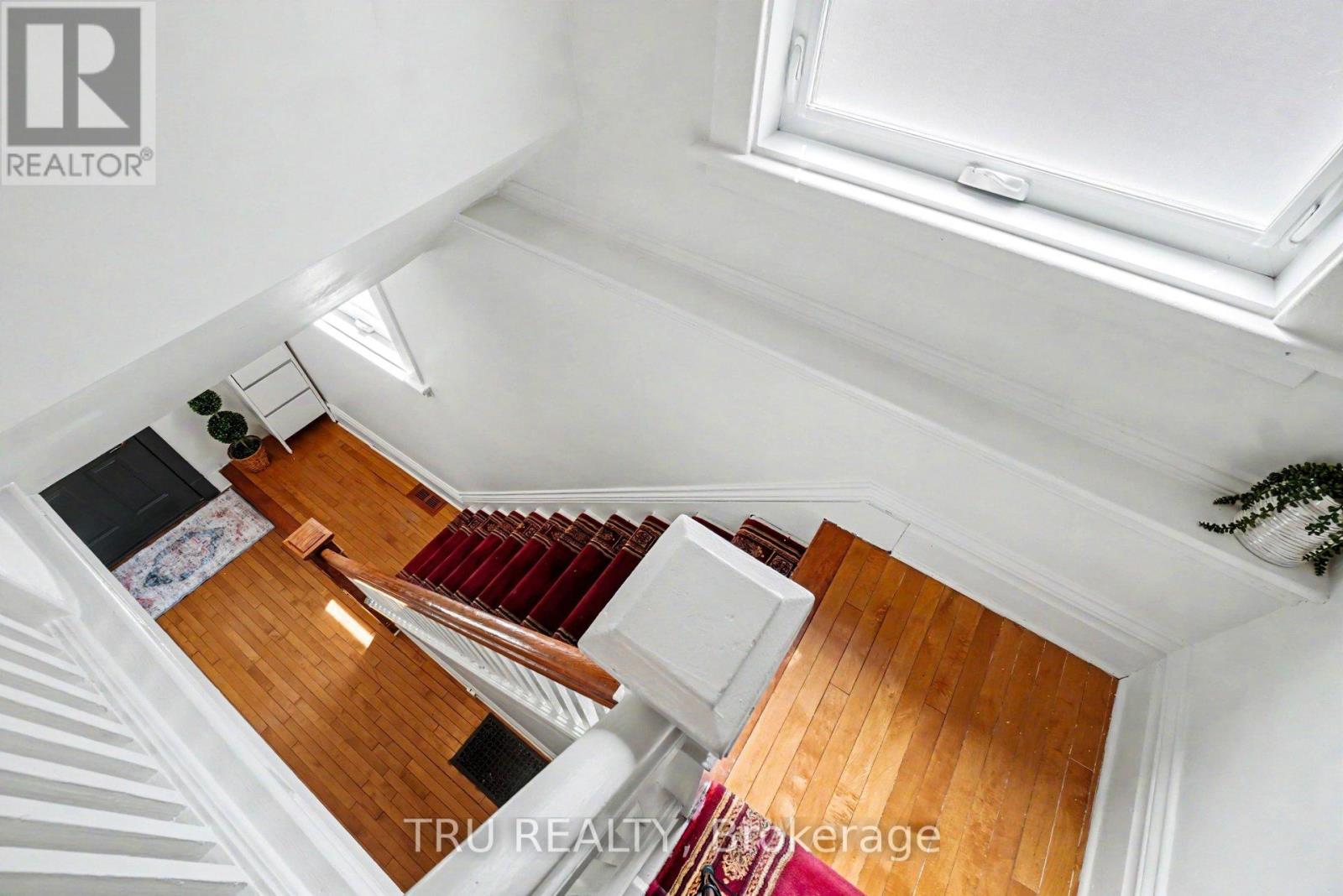 5 GROVE AVENUE - 17