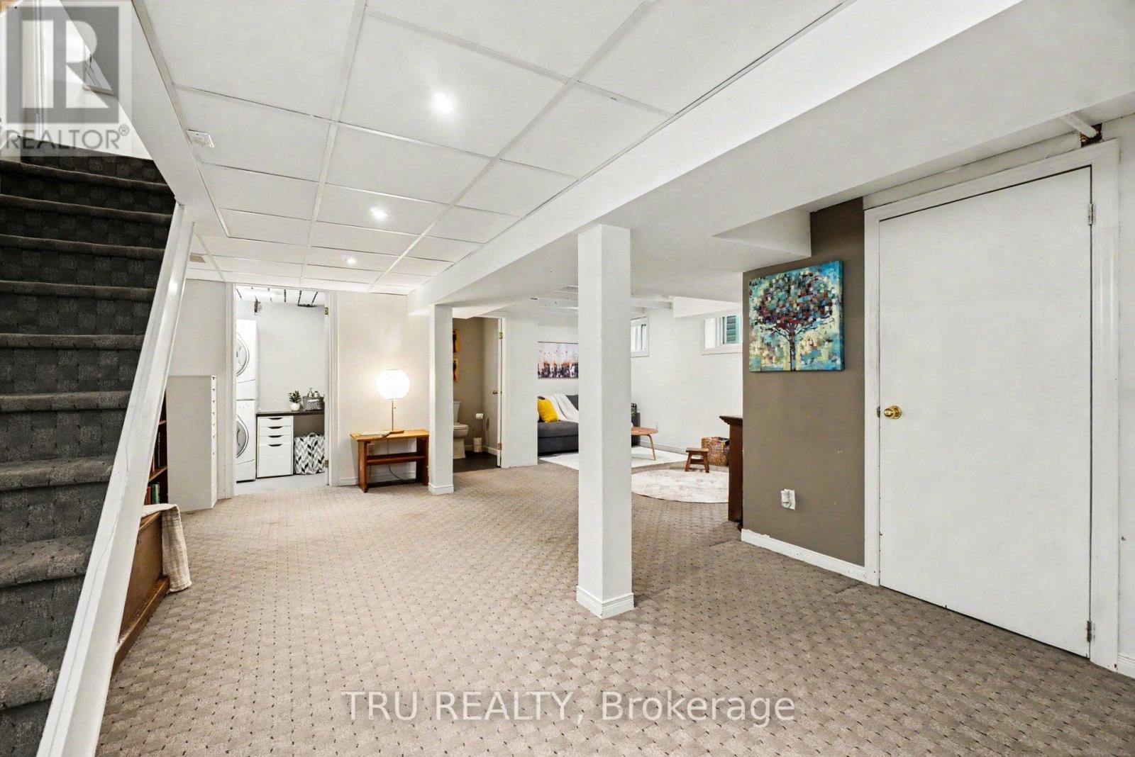 5 GROVE AVENUE - 24