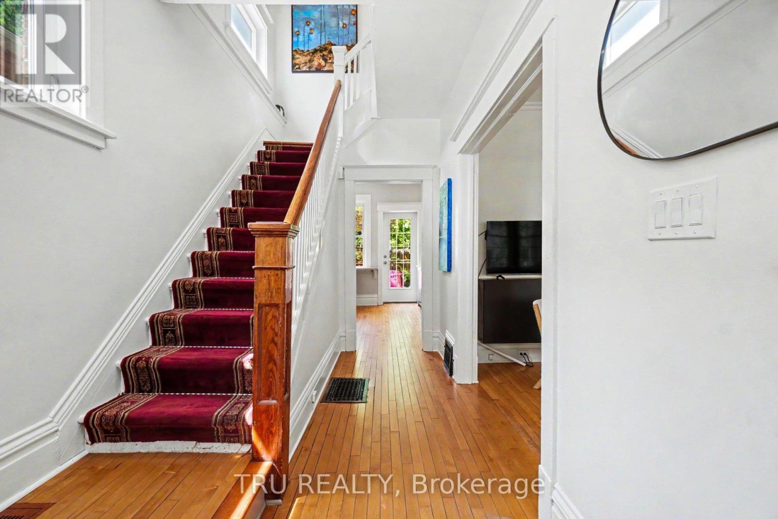 5 GROVE AVENUE - 6