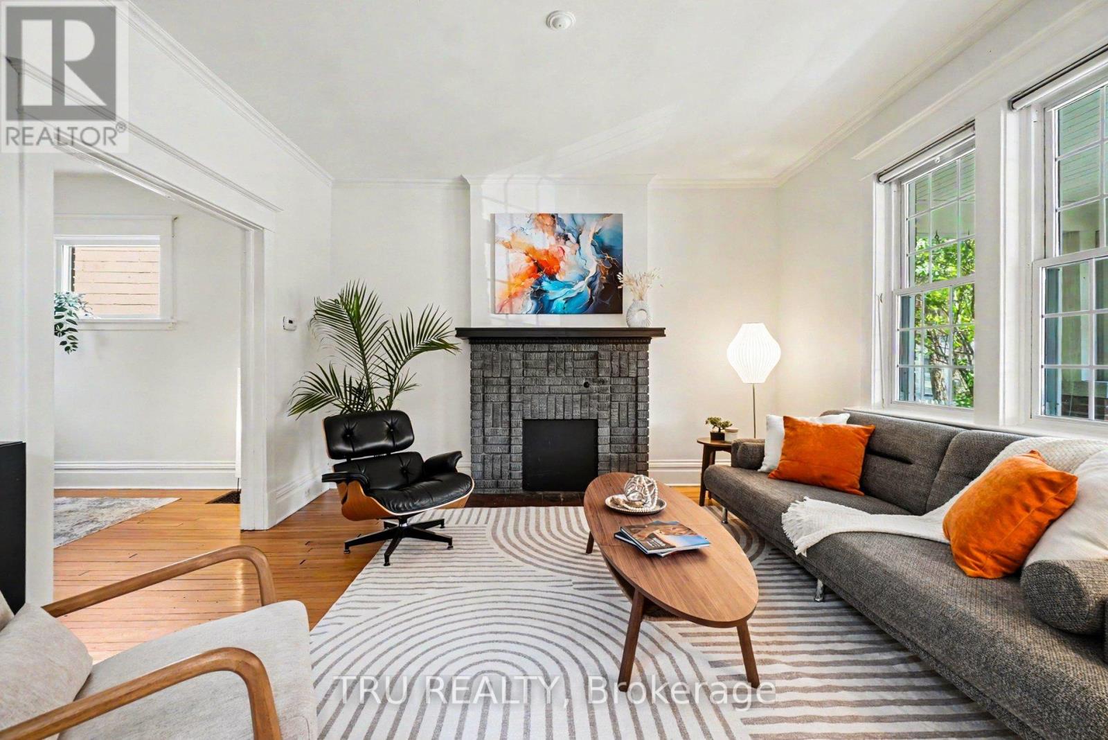 5 GROVE AVENUE - 8