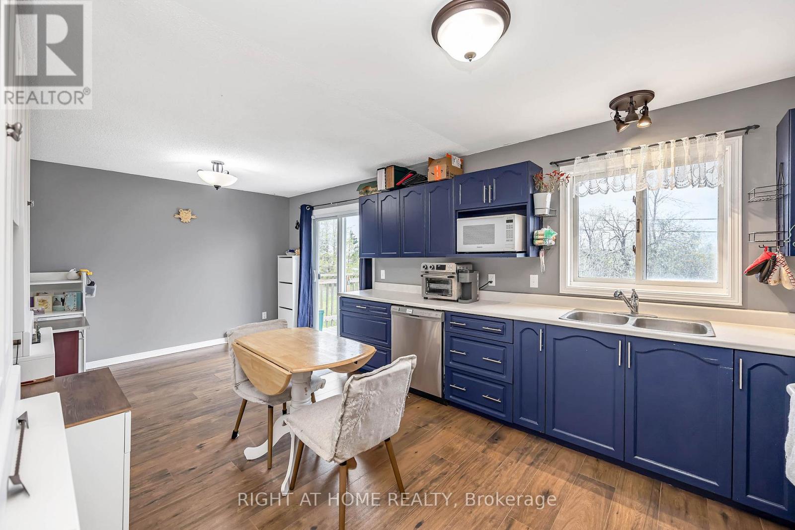 637 TOWNLINE ROAD - 10