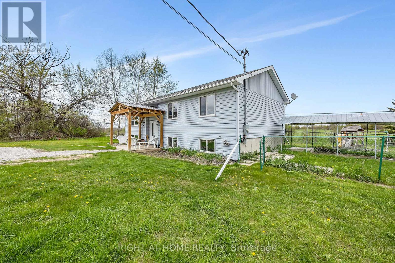 637 TOWNLINE ROAD - 4