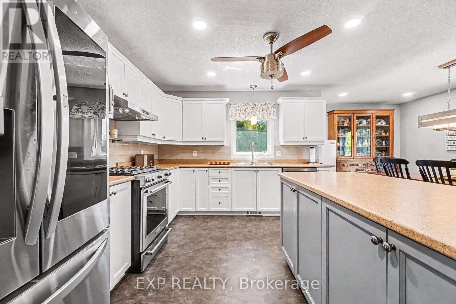 217 JASPER CRESCENT - 10