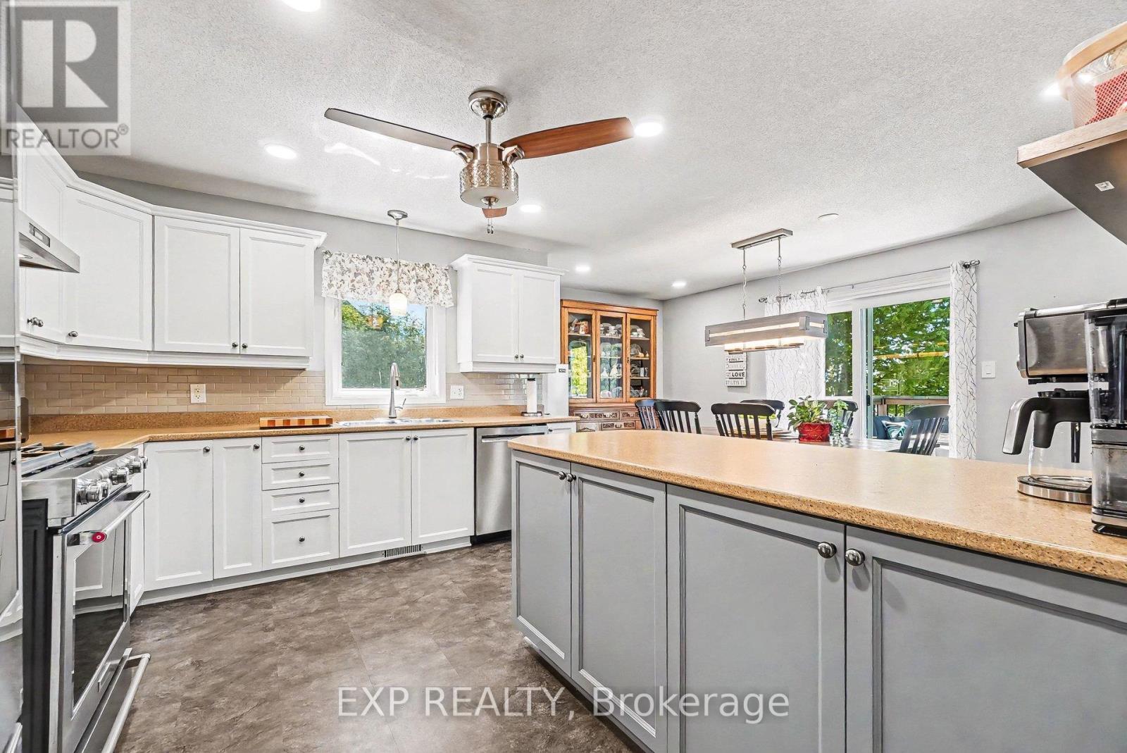 217 JASPER CRESCENT - 11
