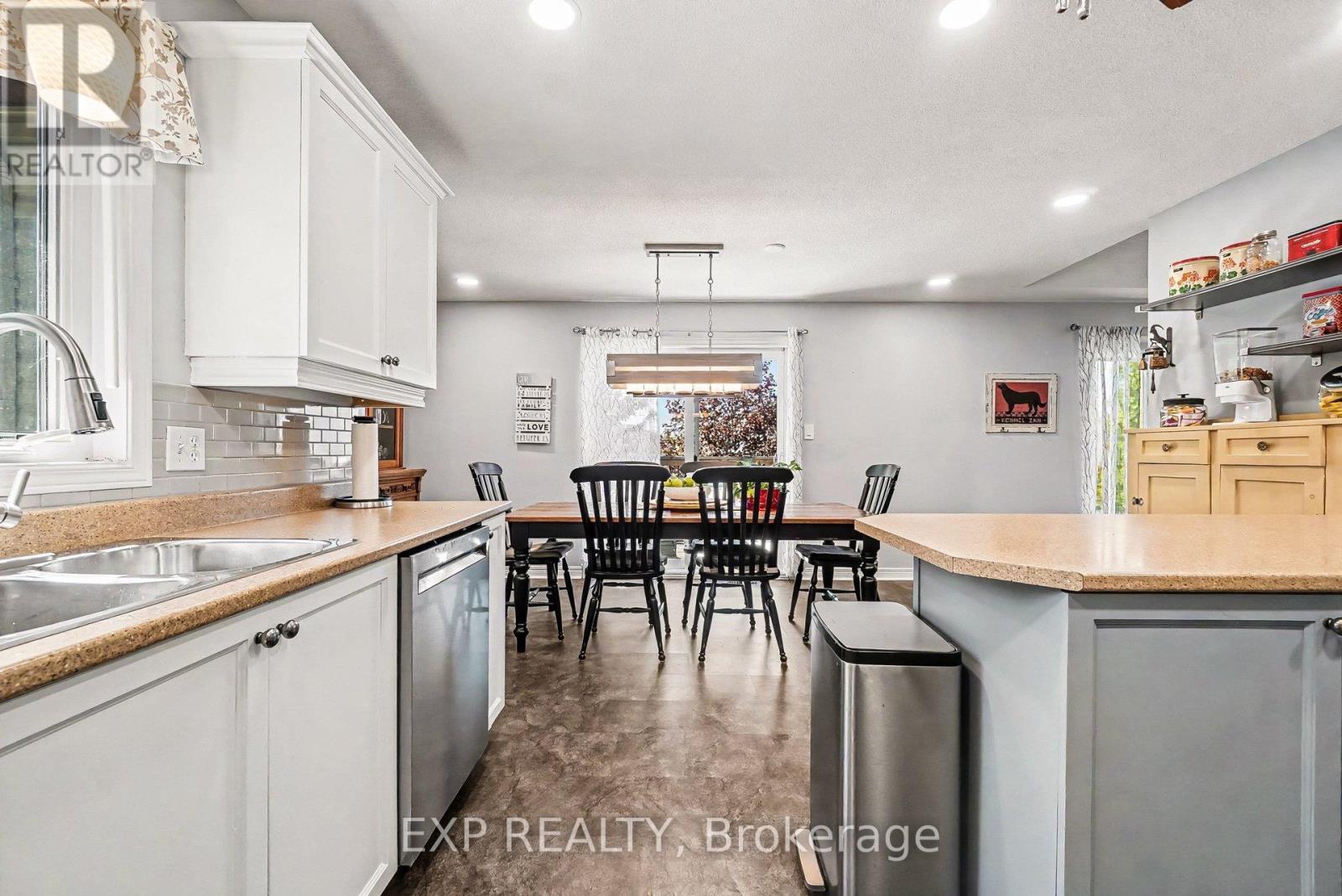 217 JASPER CRESCENT - 12