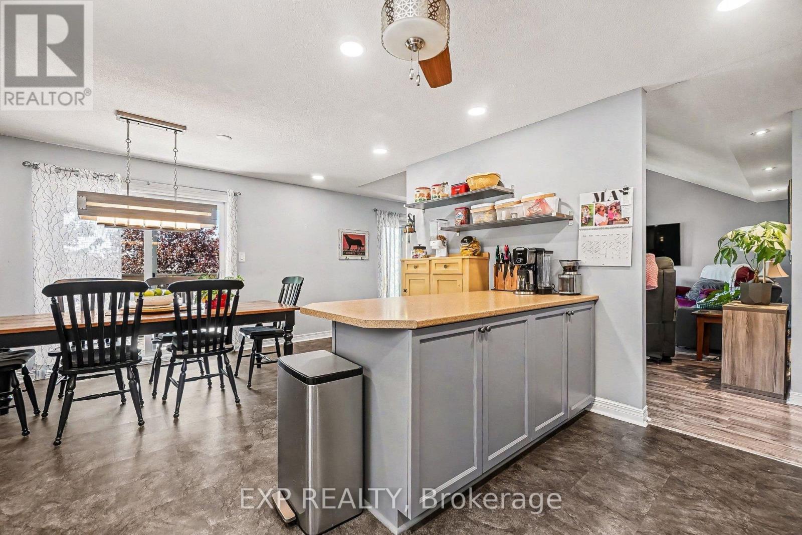217 JASPER CRESCENT - 13