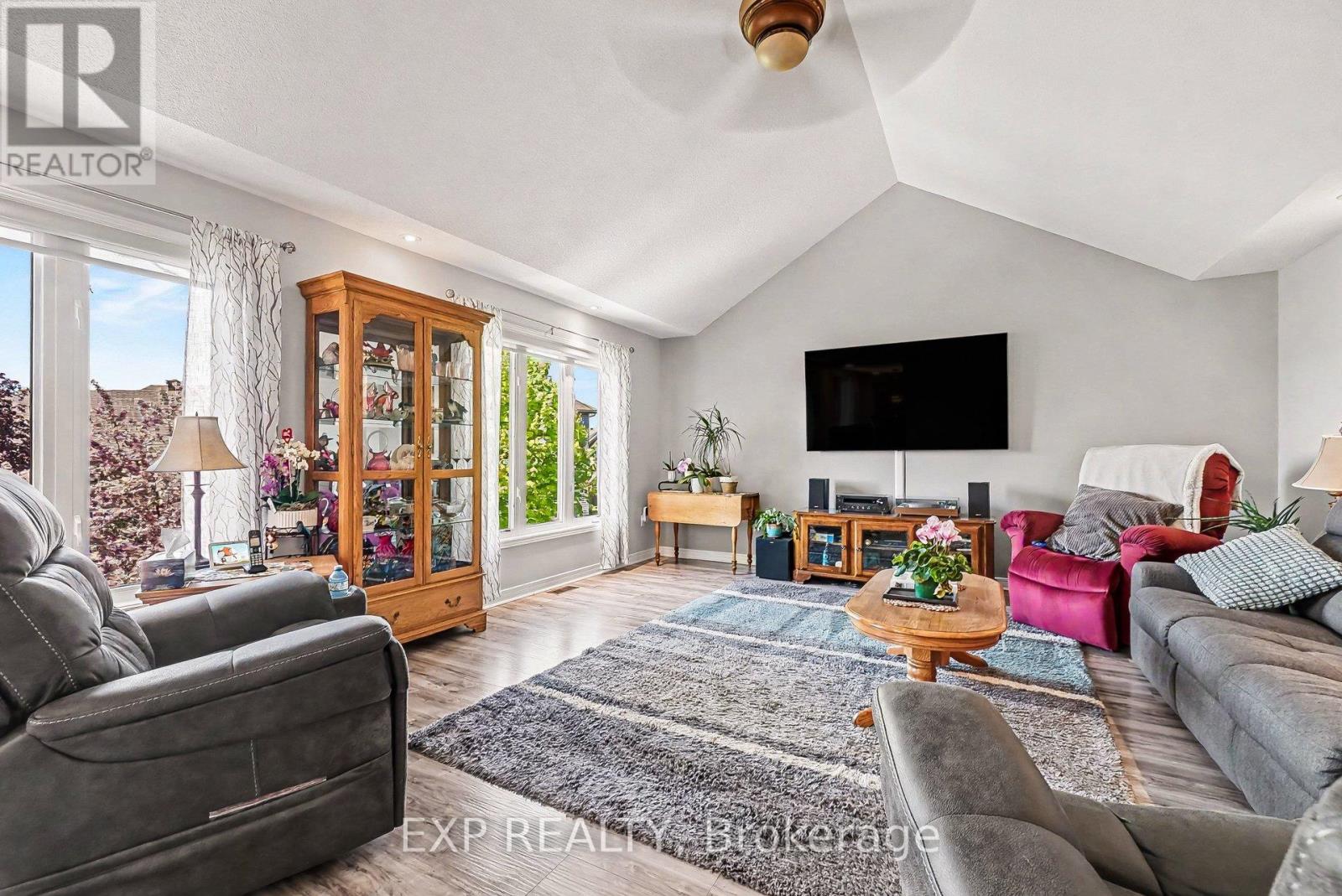 217 JASPER CRESCENT - 17