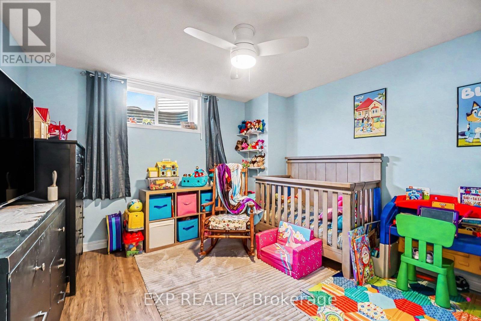 217 JASPER CRESCENT - 22
