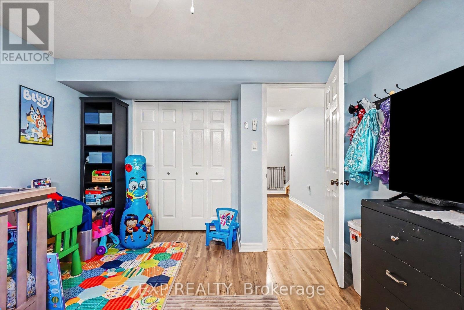 217 JASPER CRESCENT - 23