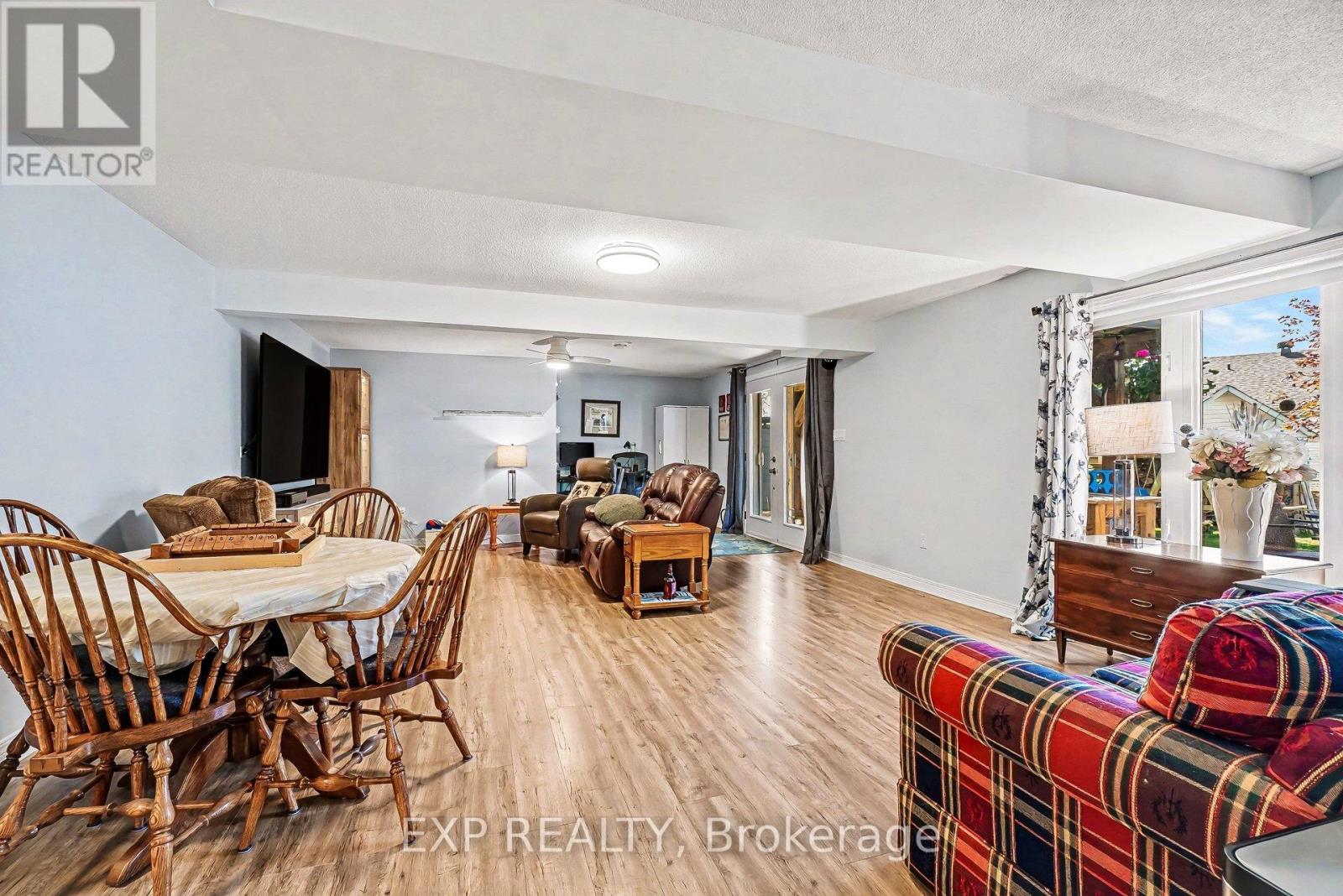 217 JASPER CRESCENT - 26