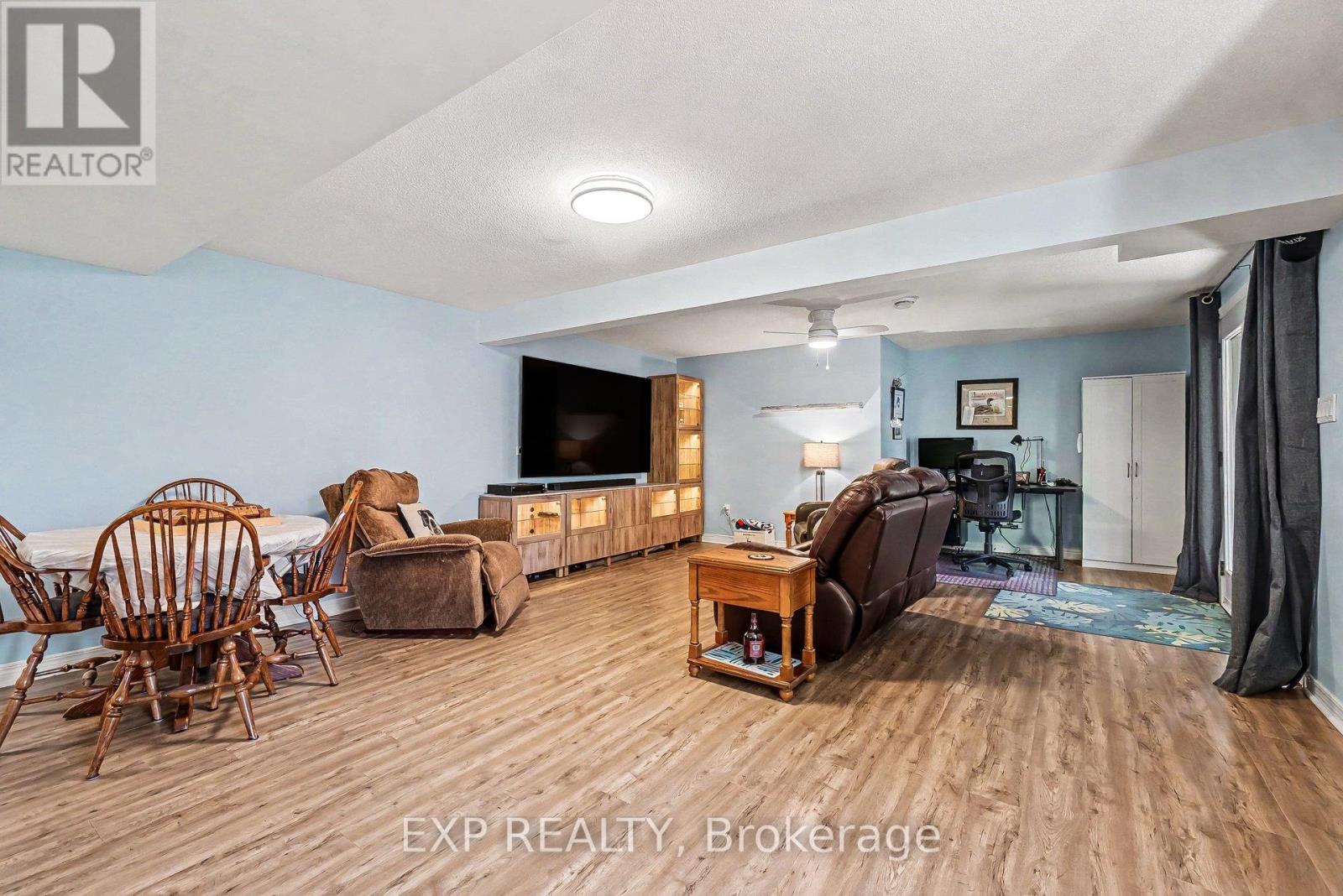 217 JASPER CRESCENT - 28