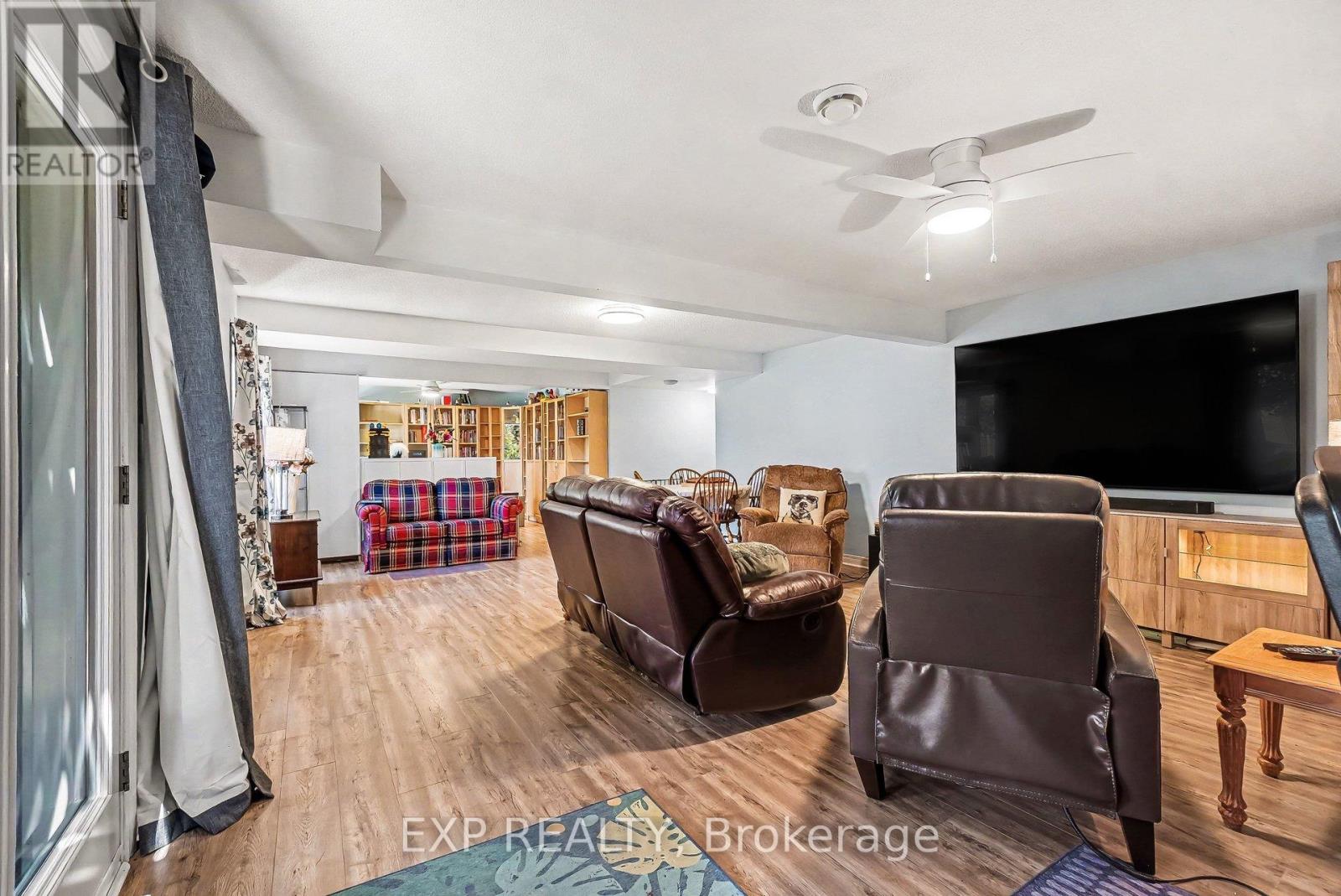 217 JASPER CRESCENT - 29
