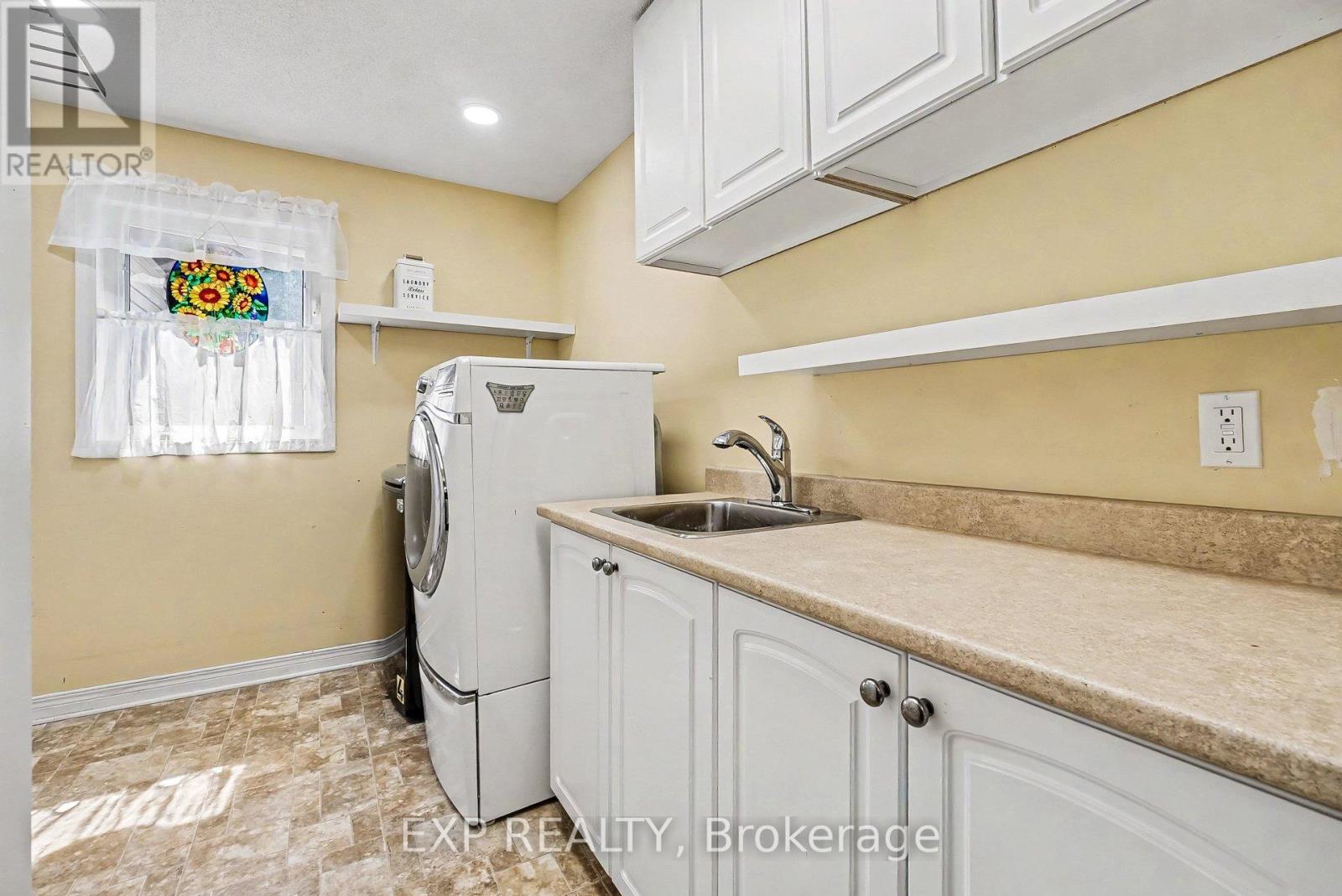 217 JASPER CRESCENT - 36