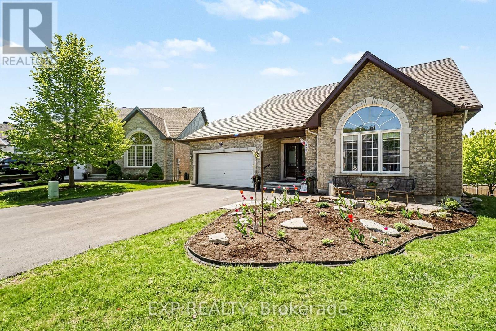 217 JASPER CRESCENT - 45