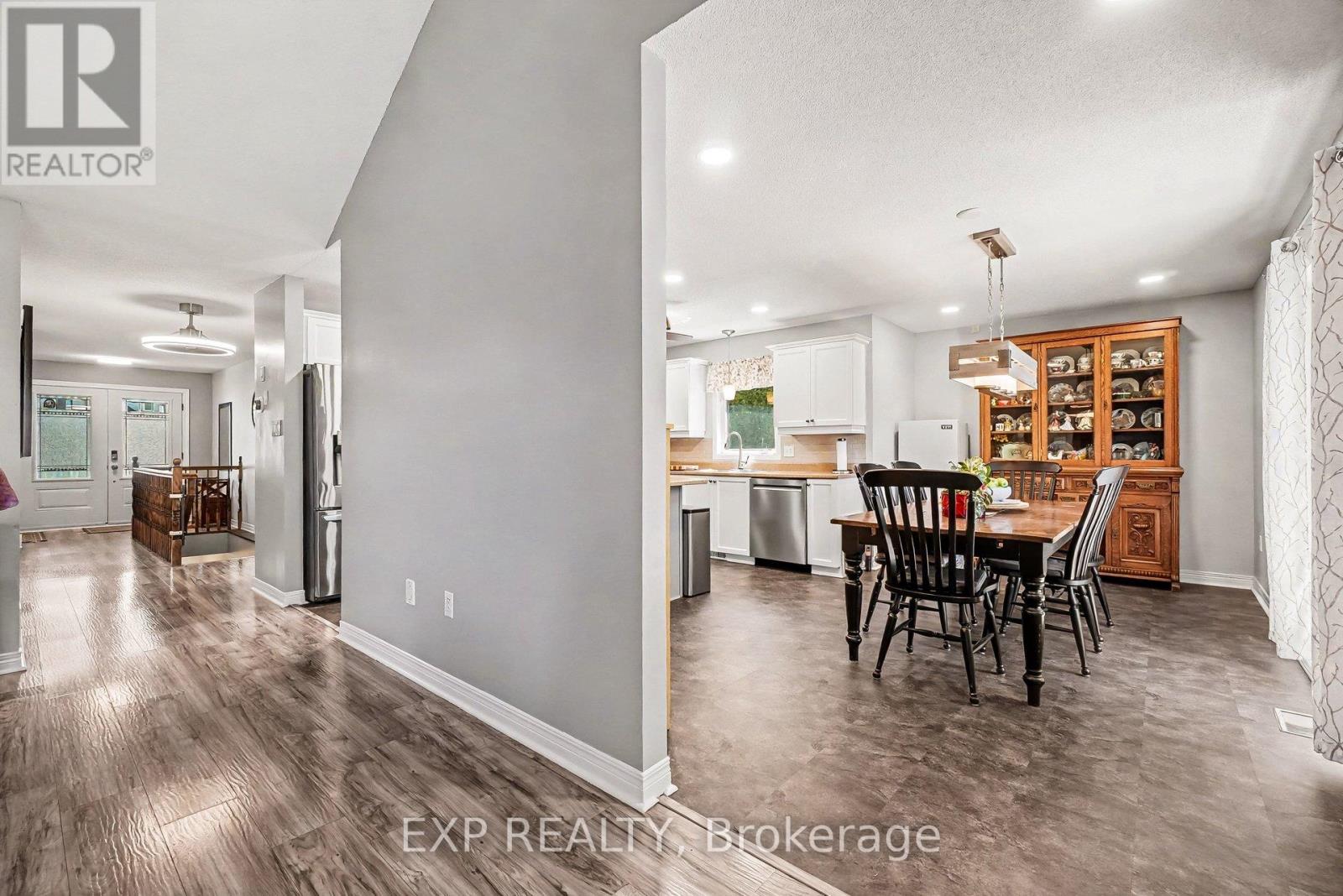 217 JASPER CRESCENT - 6