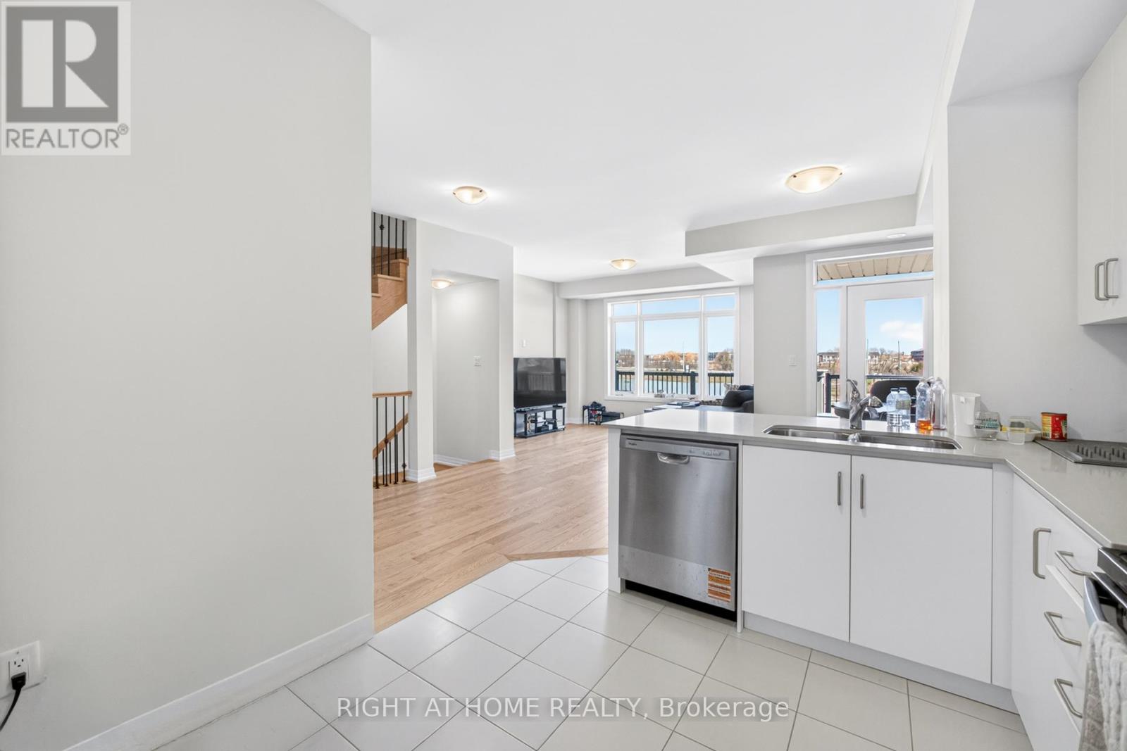 24 MONREAU DRIVE - 7