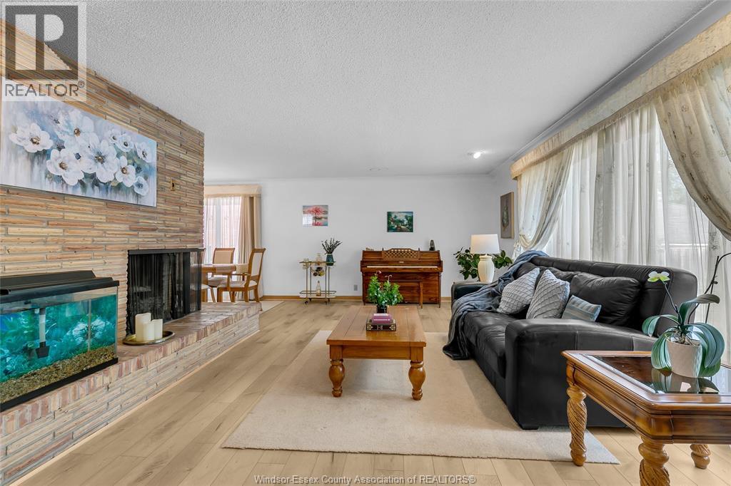 719 CHAMPLAIN DRIVE - 12