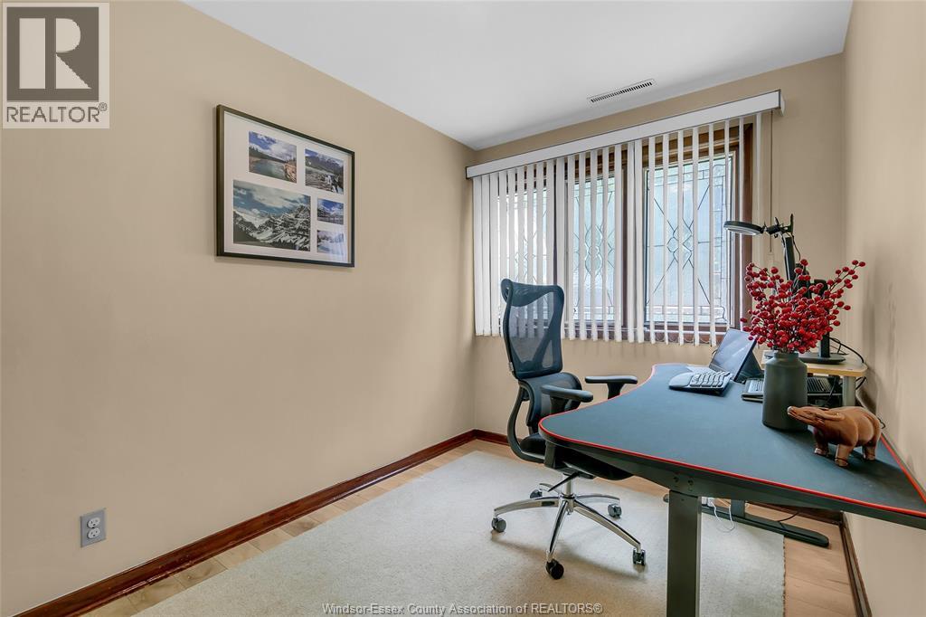 719 CHAMPLAIN DRIVE - 8