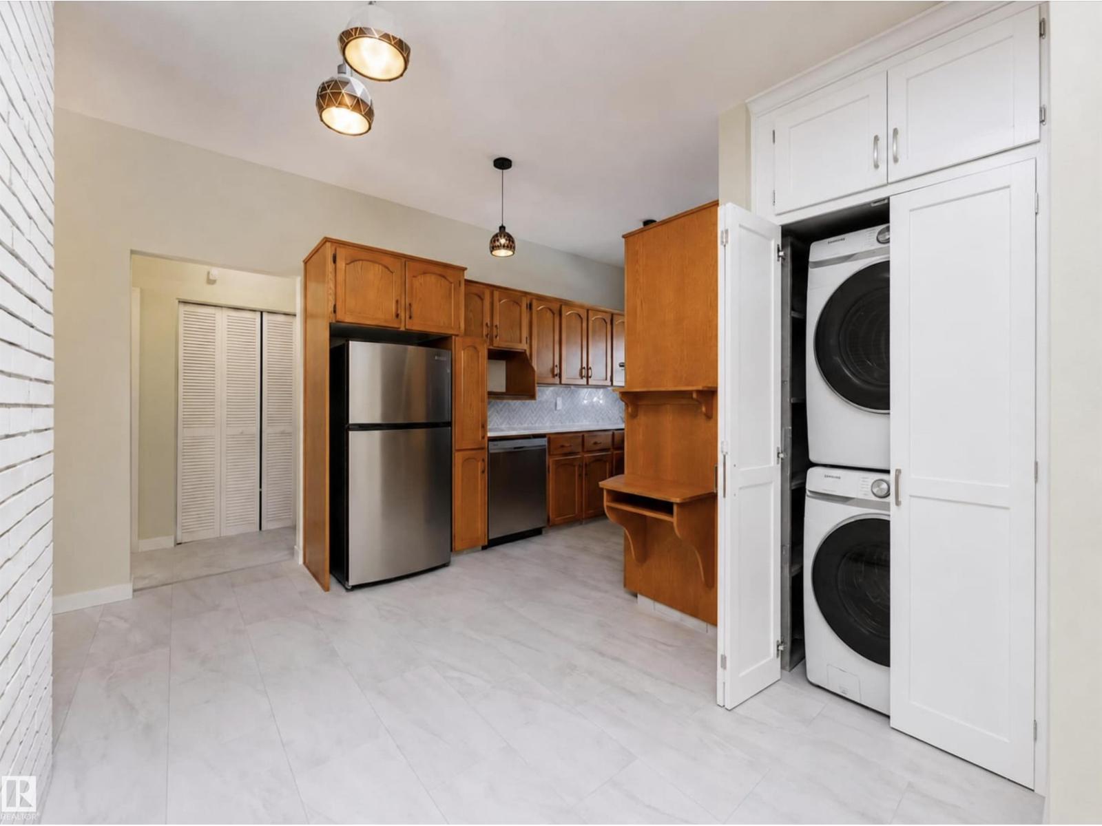 9523 134 AV NW - 11