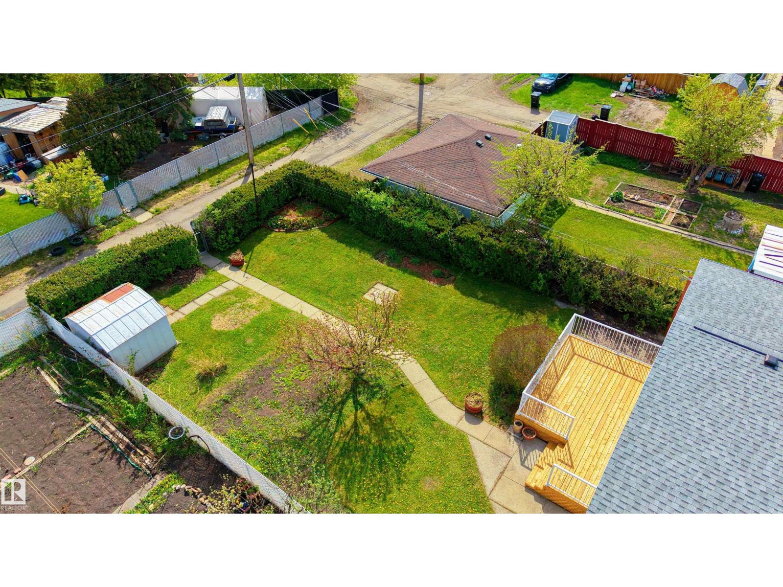 9523 134 AV NW - 7