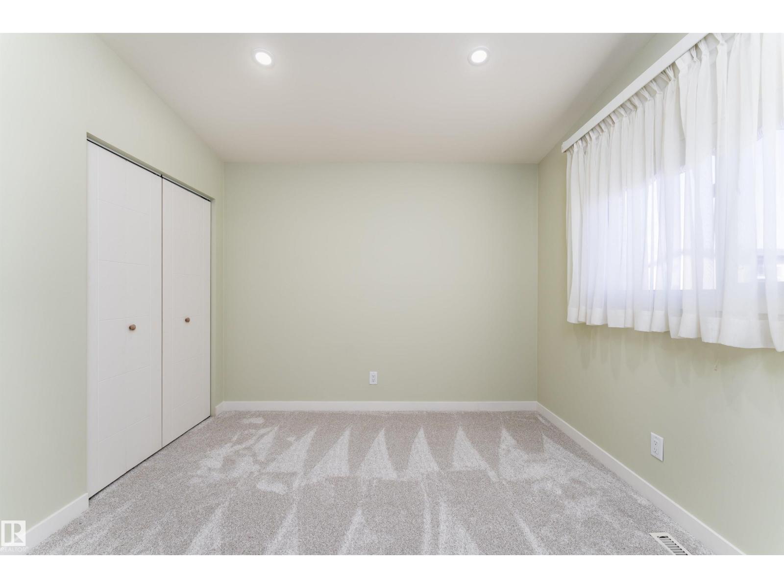 9523 134 AV NW - 25