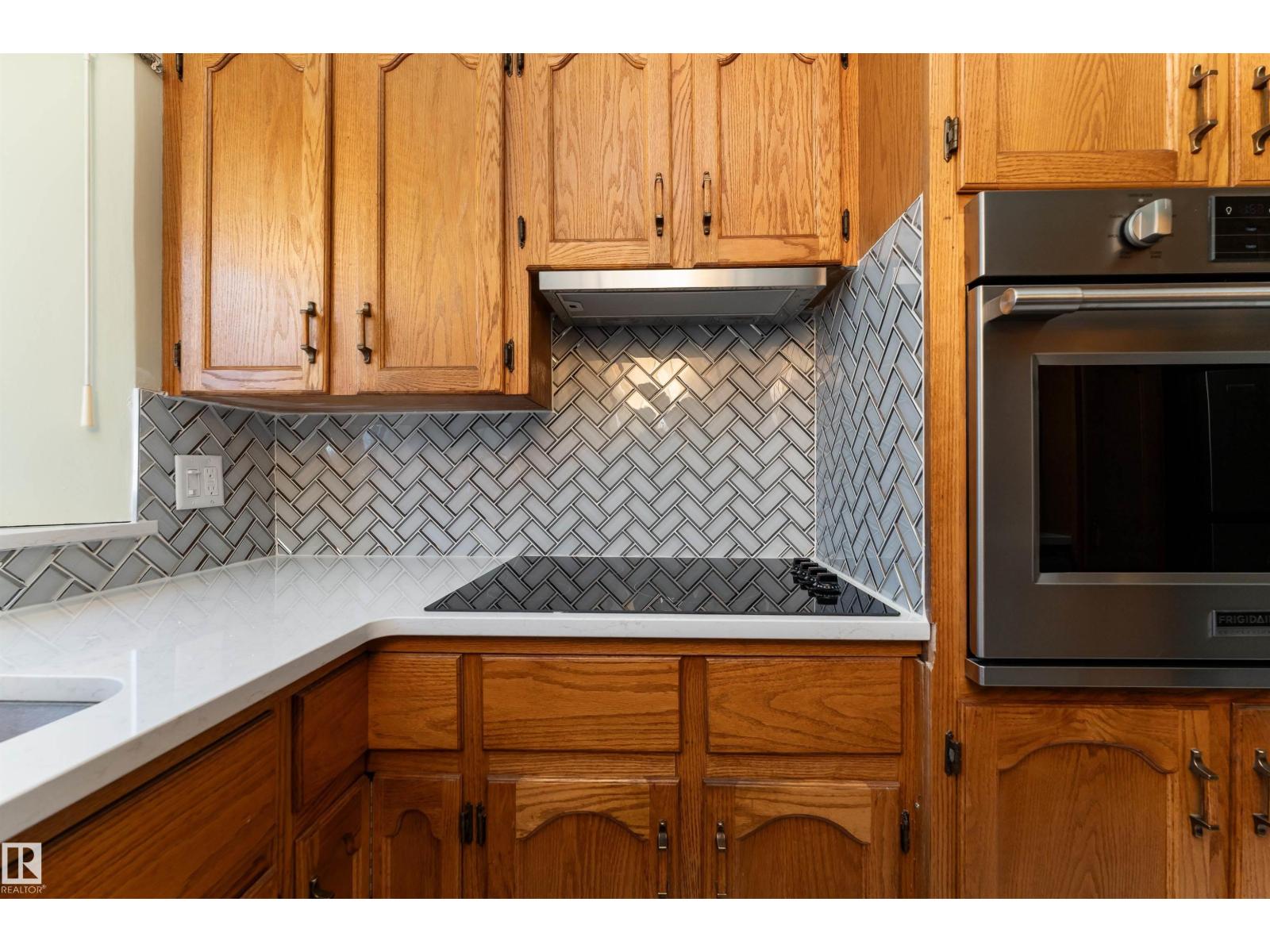 9523 134 AV NW - 14