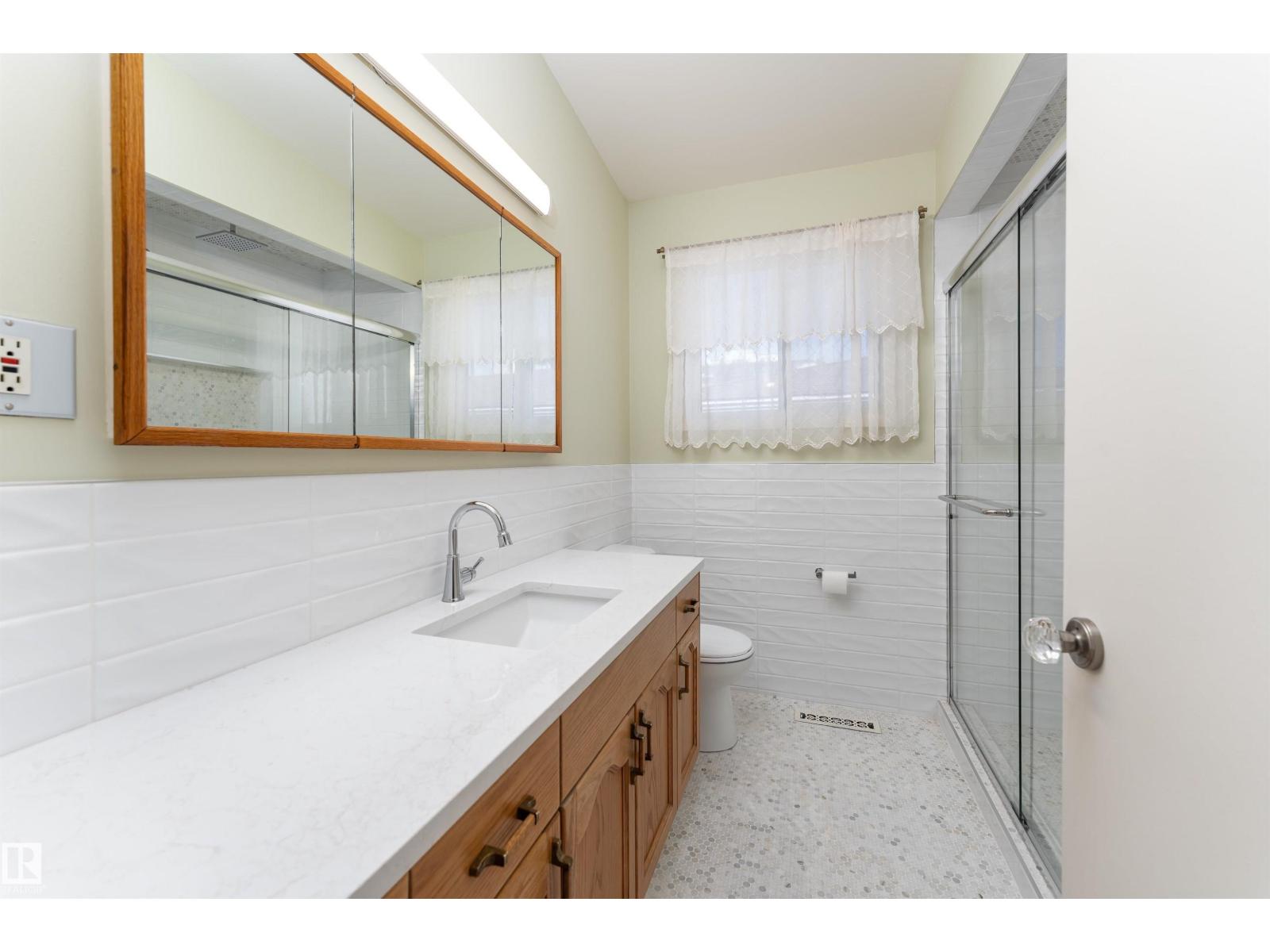 9523 134 AV NW - 27