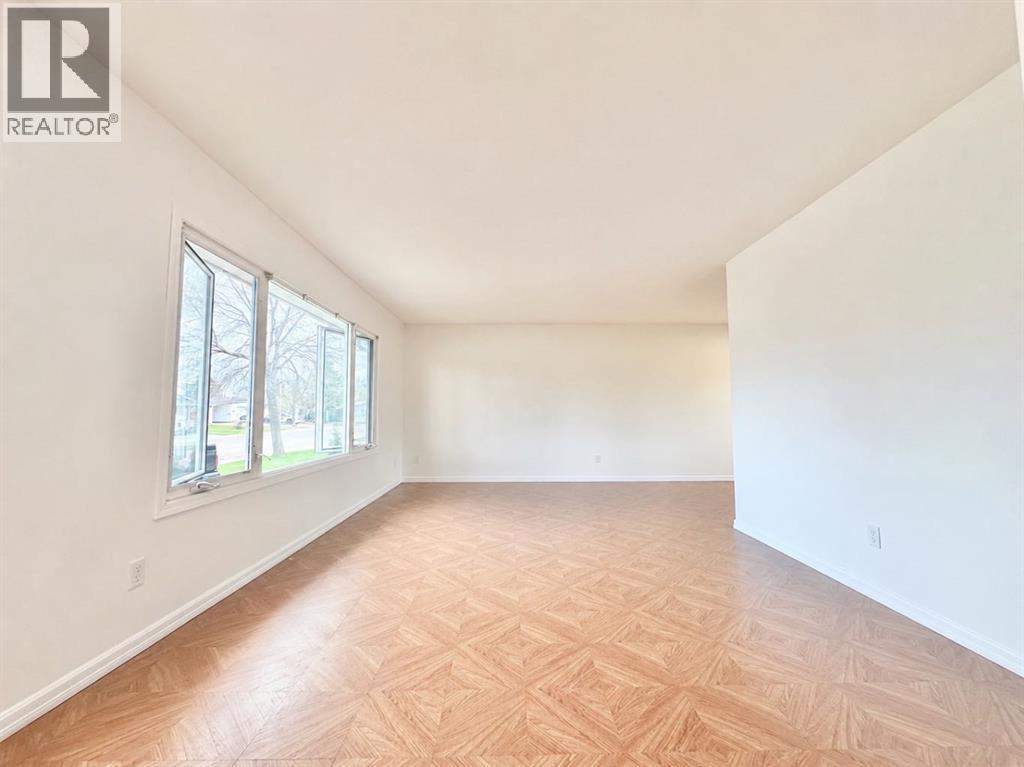 9904 85 Avenue - 13