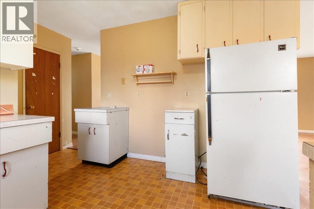 9904 85 Avenue - 21