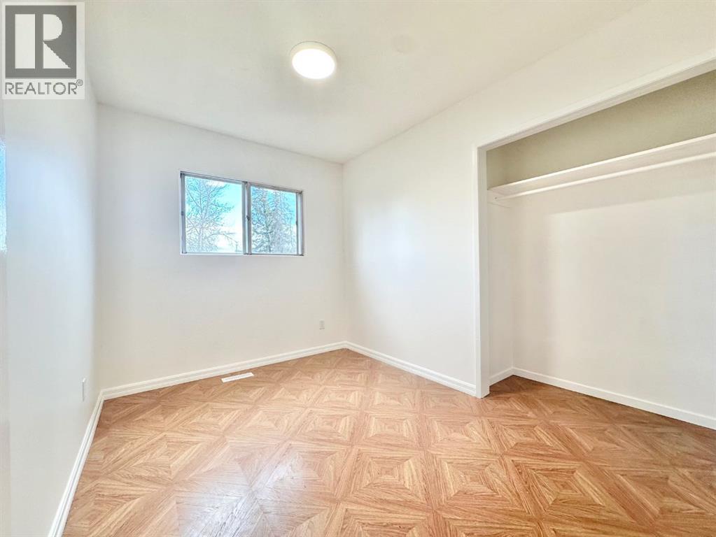 9904 85 Avenue - 16