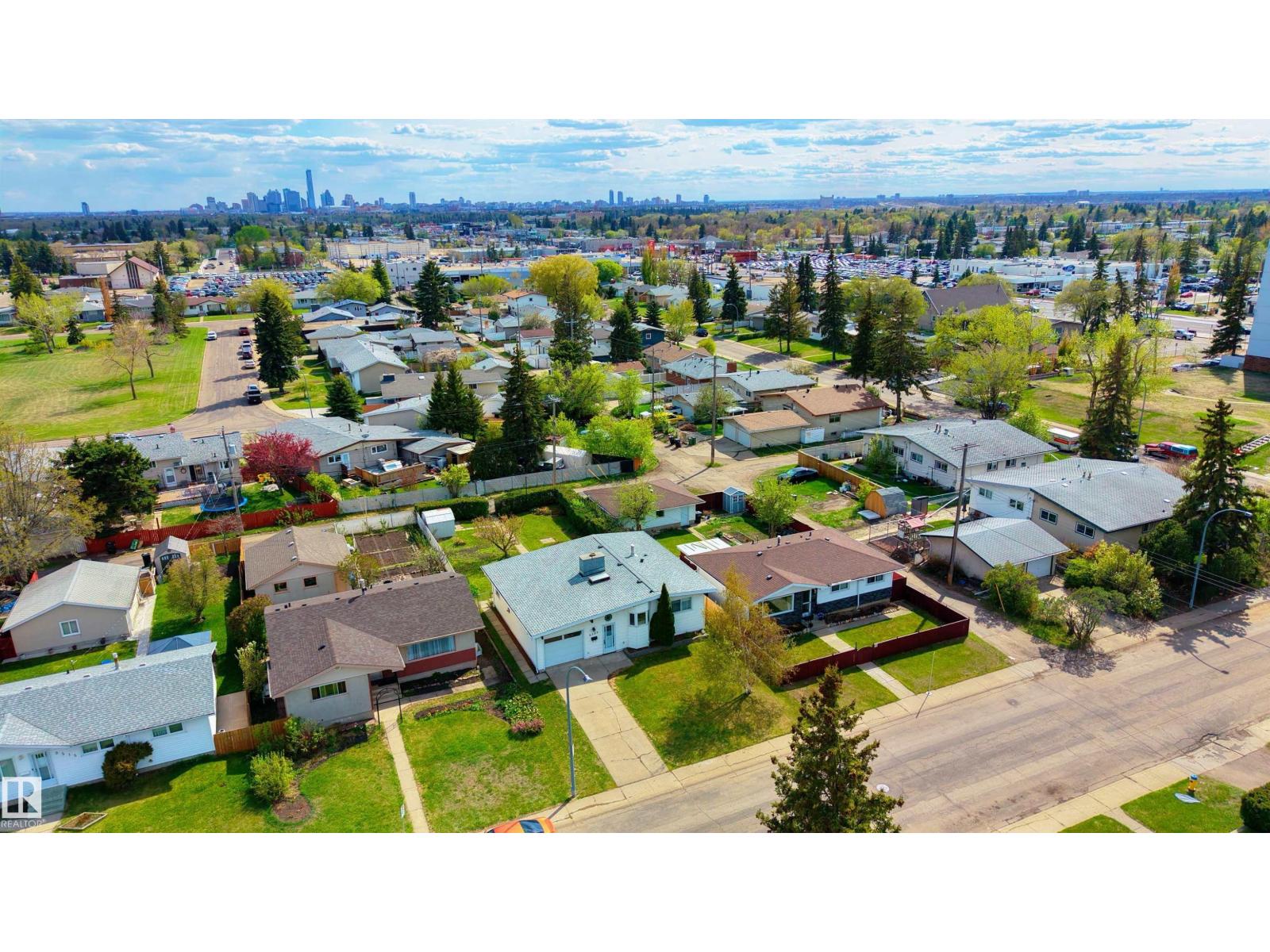 9523 134 AV NW - 53