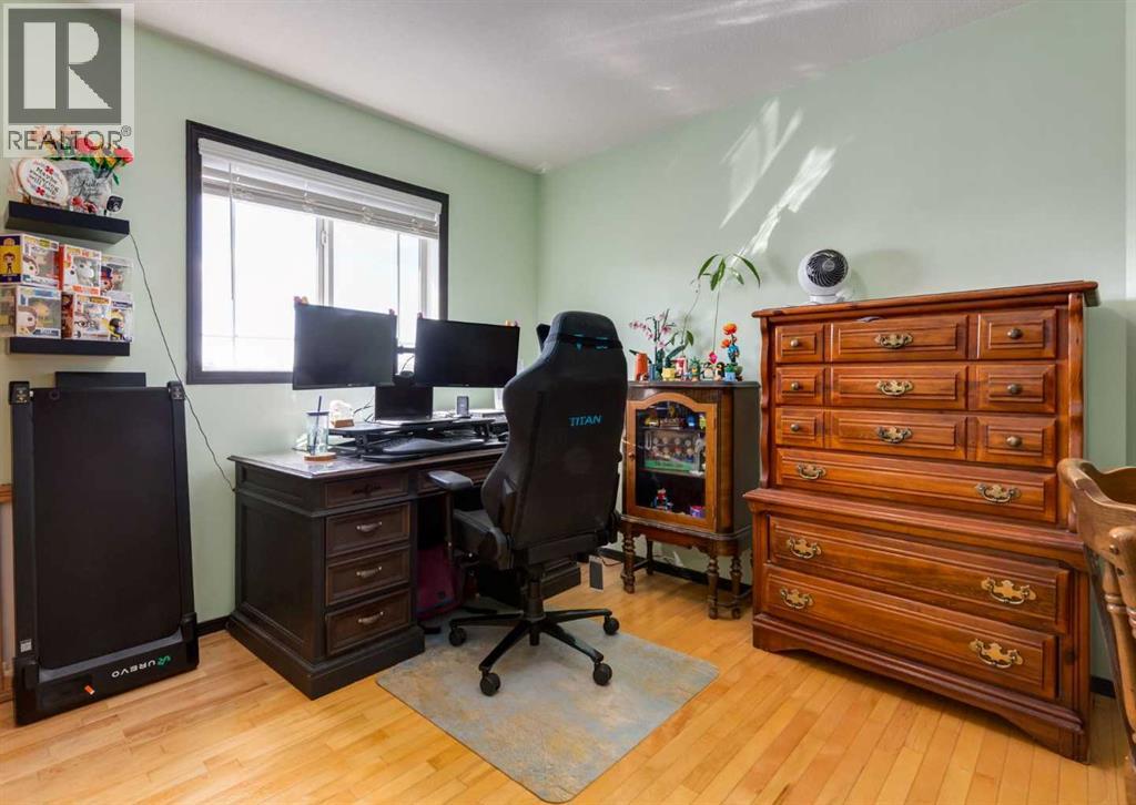 244 Stonegate Close NW - 24