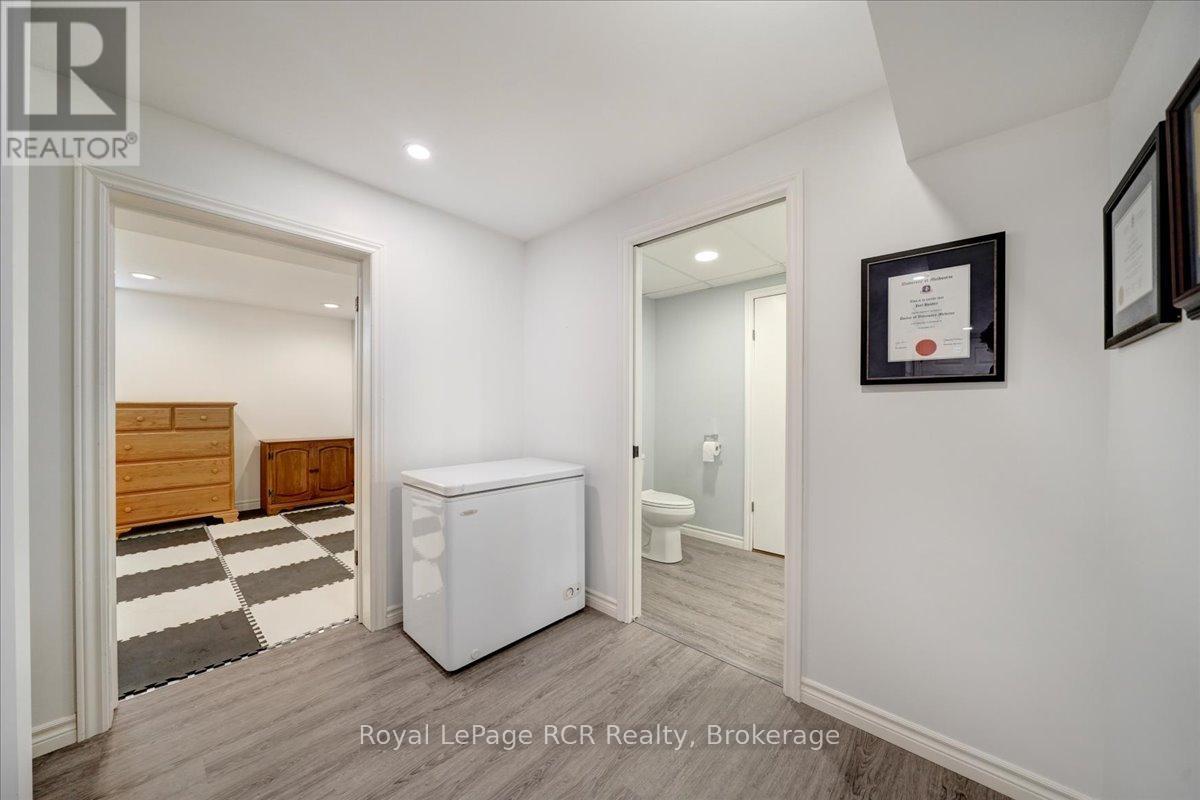303 6TH AVENUE W - 40