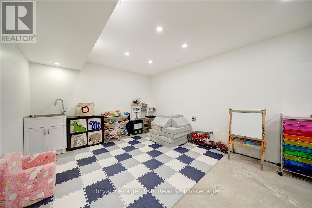 303 6TH AVENUE W - 42