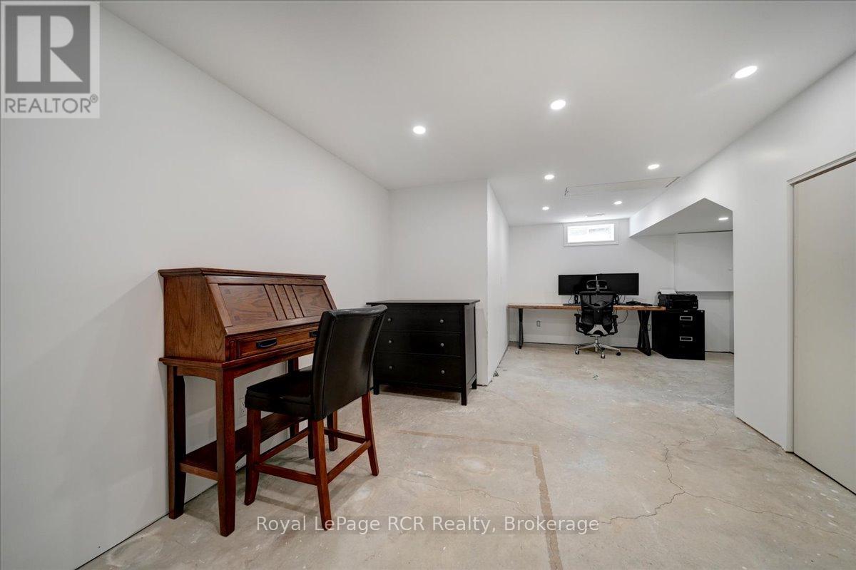 303 6TH AVENUE W - 44