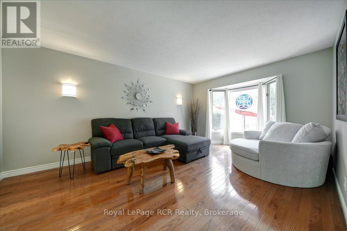 303 6TH AVENUE W - 7