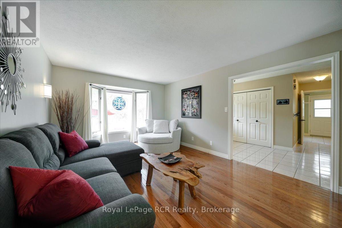 303 6TH AVENUE W - 8