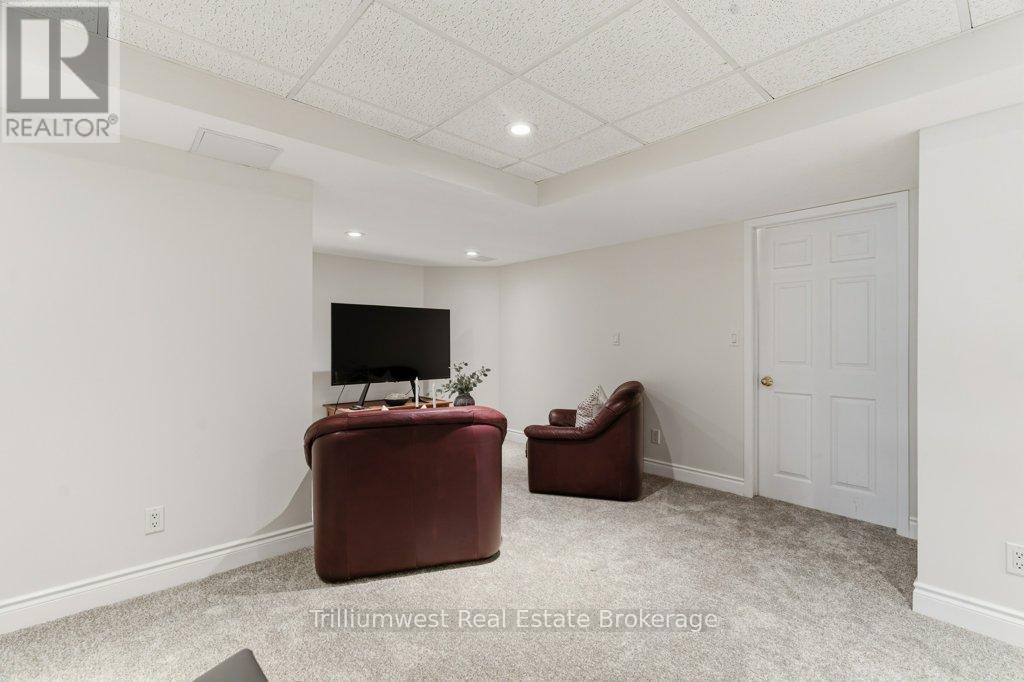 32 SUNSET DRIVE - 36