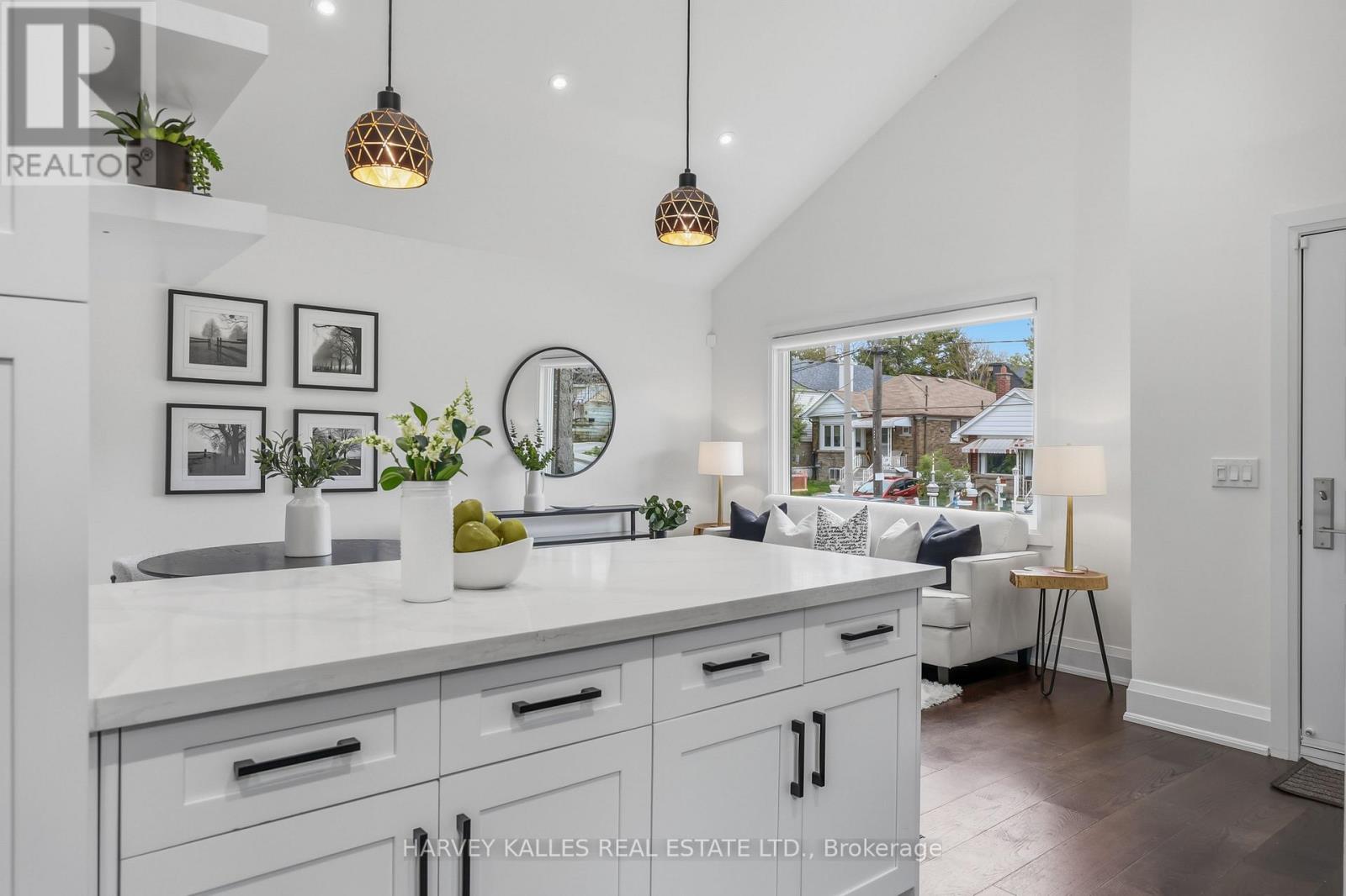 568 NORTHCLIFFE BOULEVARD - 16