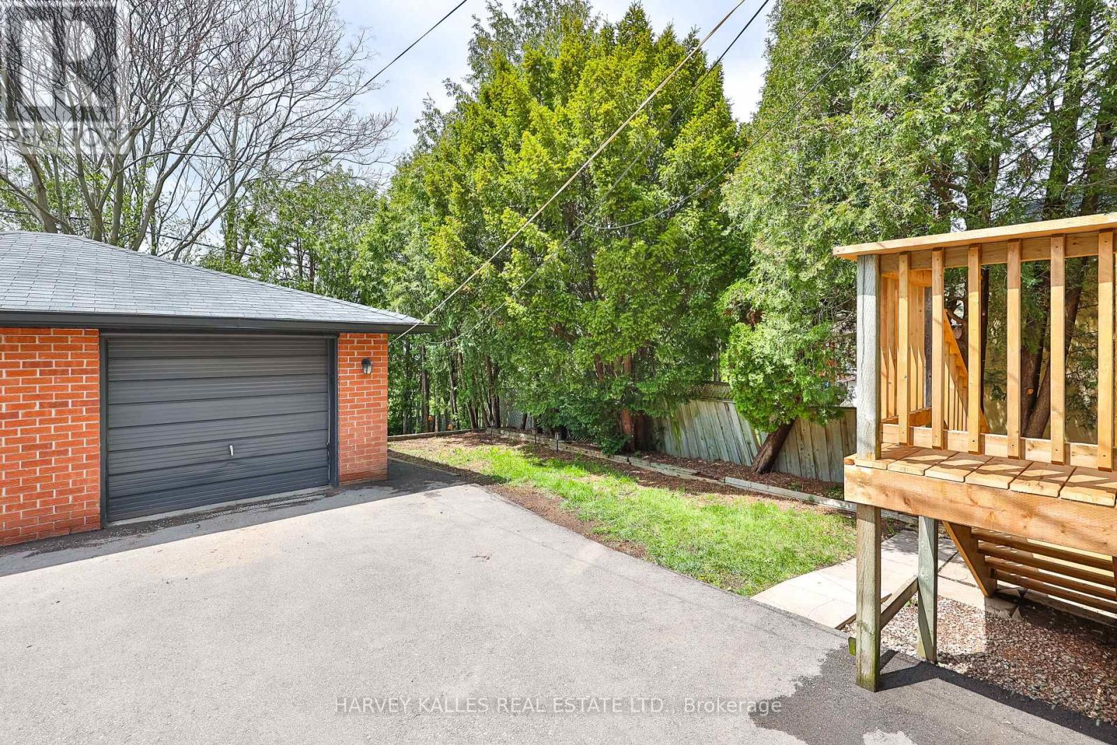 568 NORTHCLIFFE BOULEVARD - 40