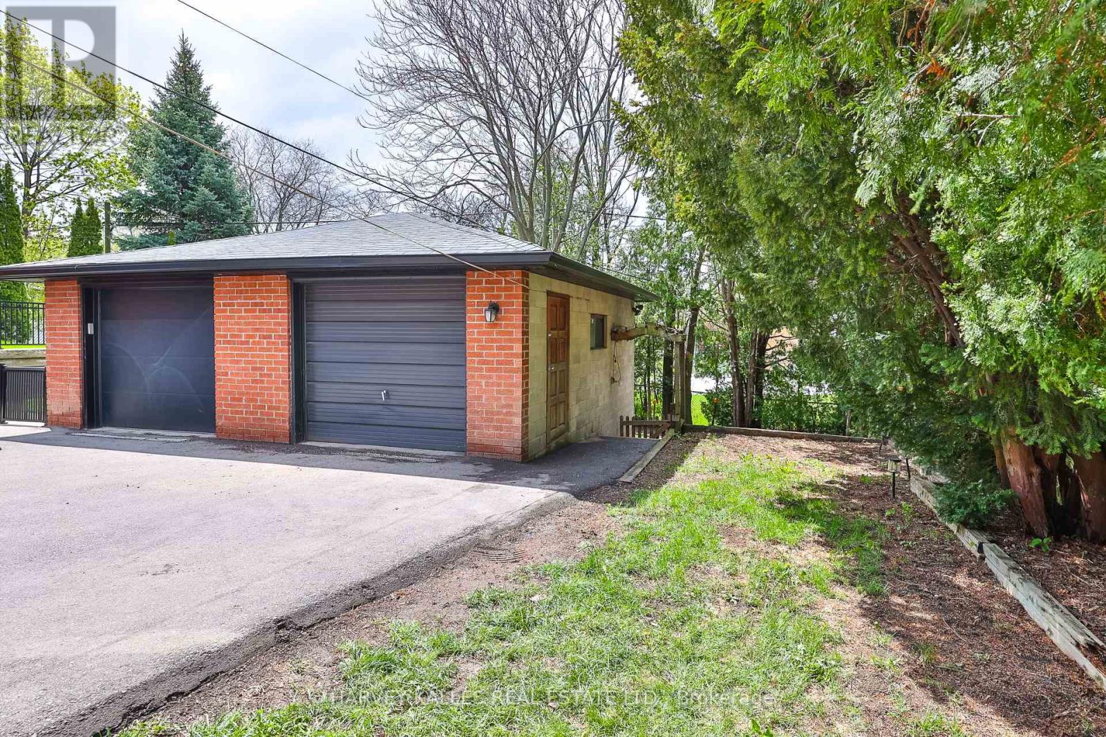 568 NORTHCLIFFE BOULEVARD - 41