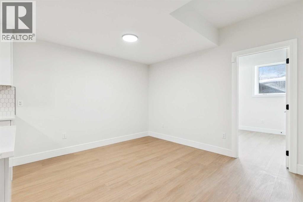2810 38 Street SW - 40