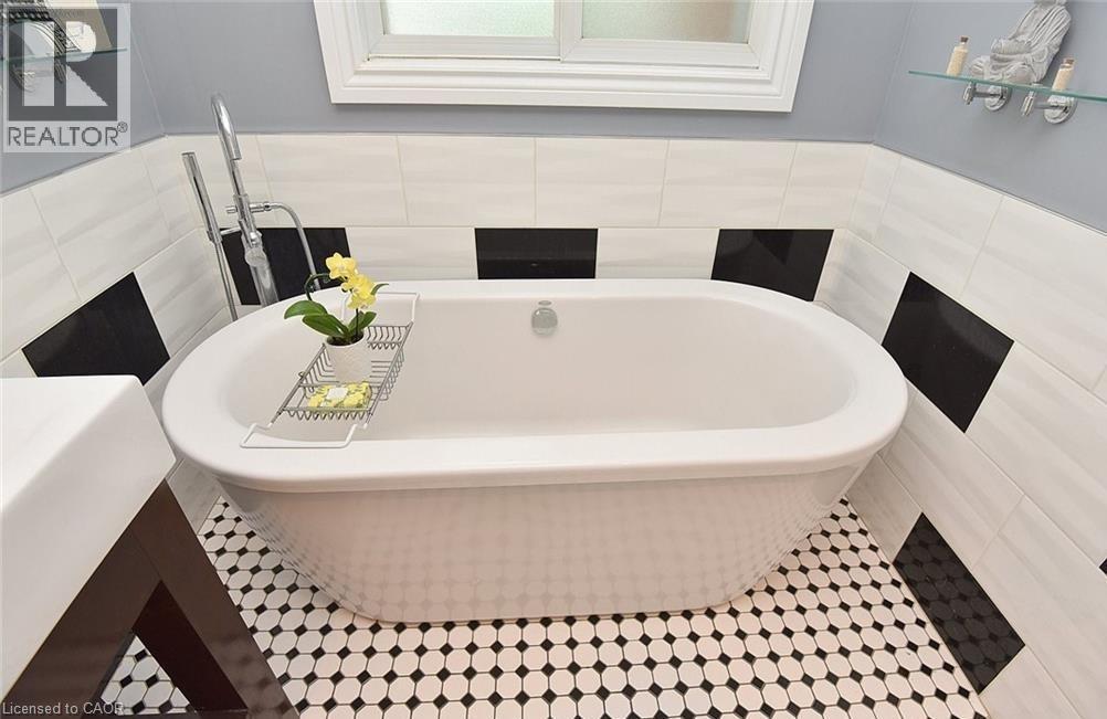 238 FAIRRIDGE Road, Hamilton, Ontario, L8K5M4 — Photo 17