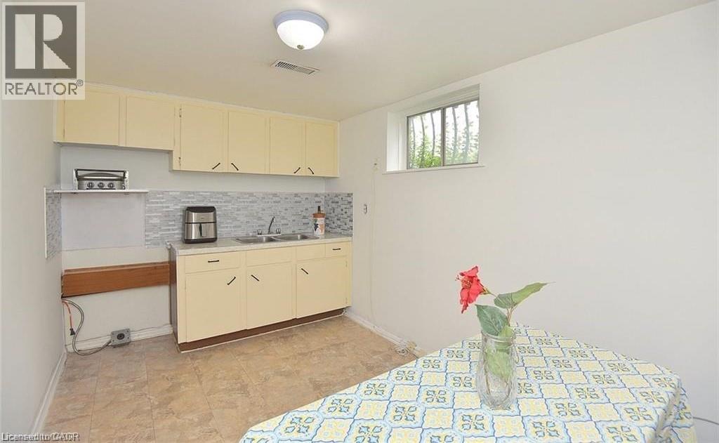 238 FAIRRIDGE Road - 23