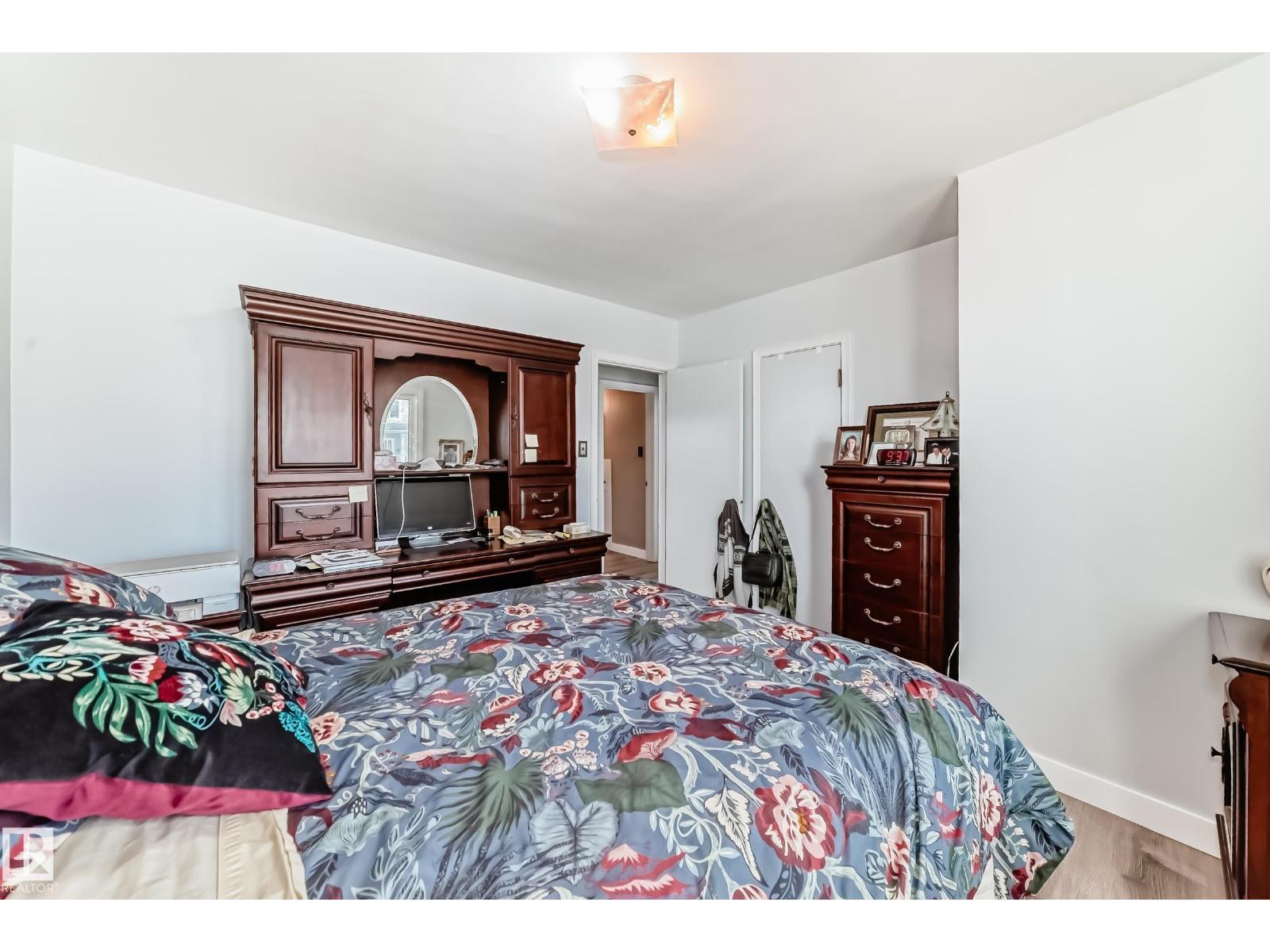11303 60 ST NW - 19