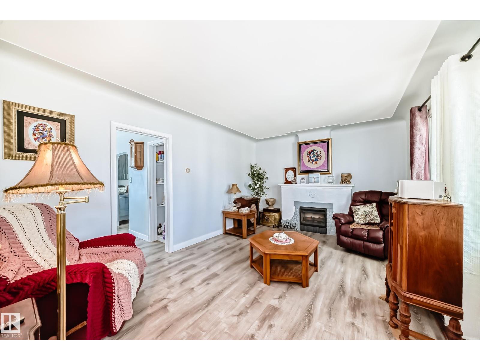 11303 60 ST NW - 6