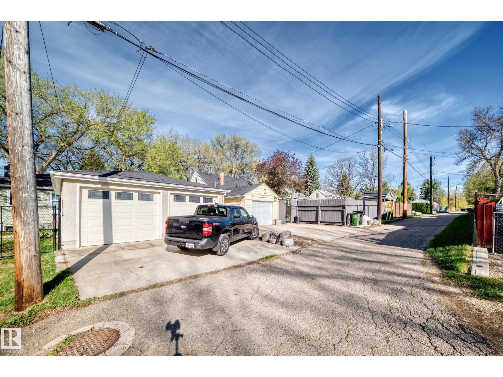 11303 60 ST NW - 38