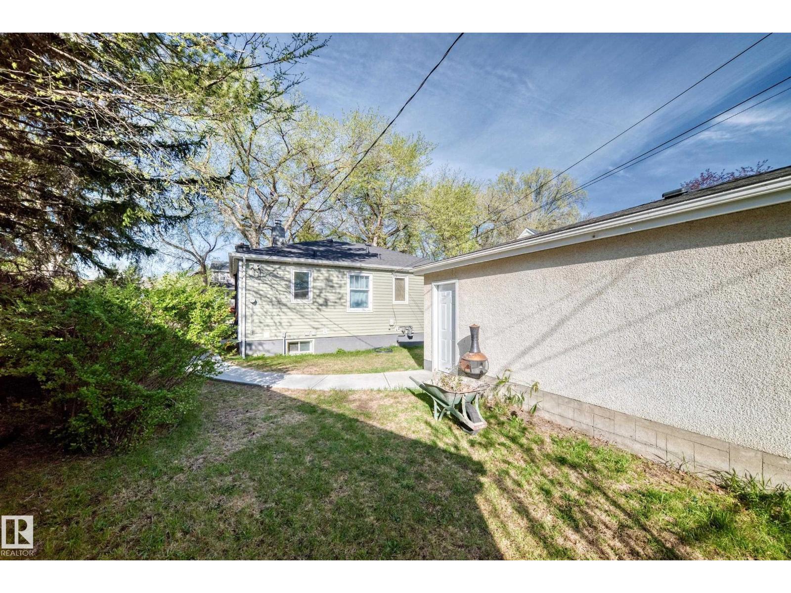 11303 60 ST NW - 44