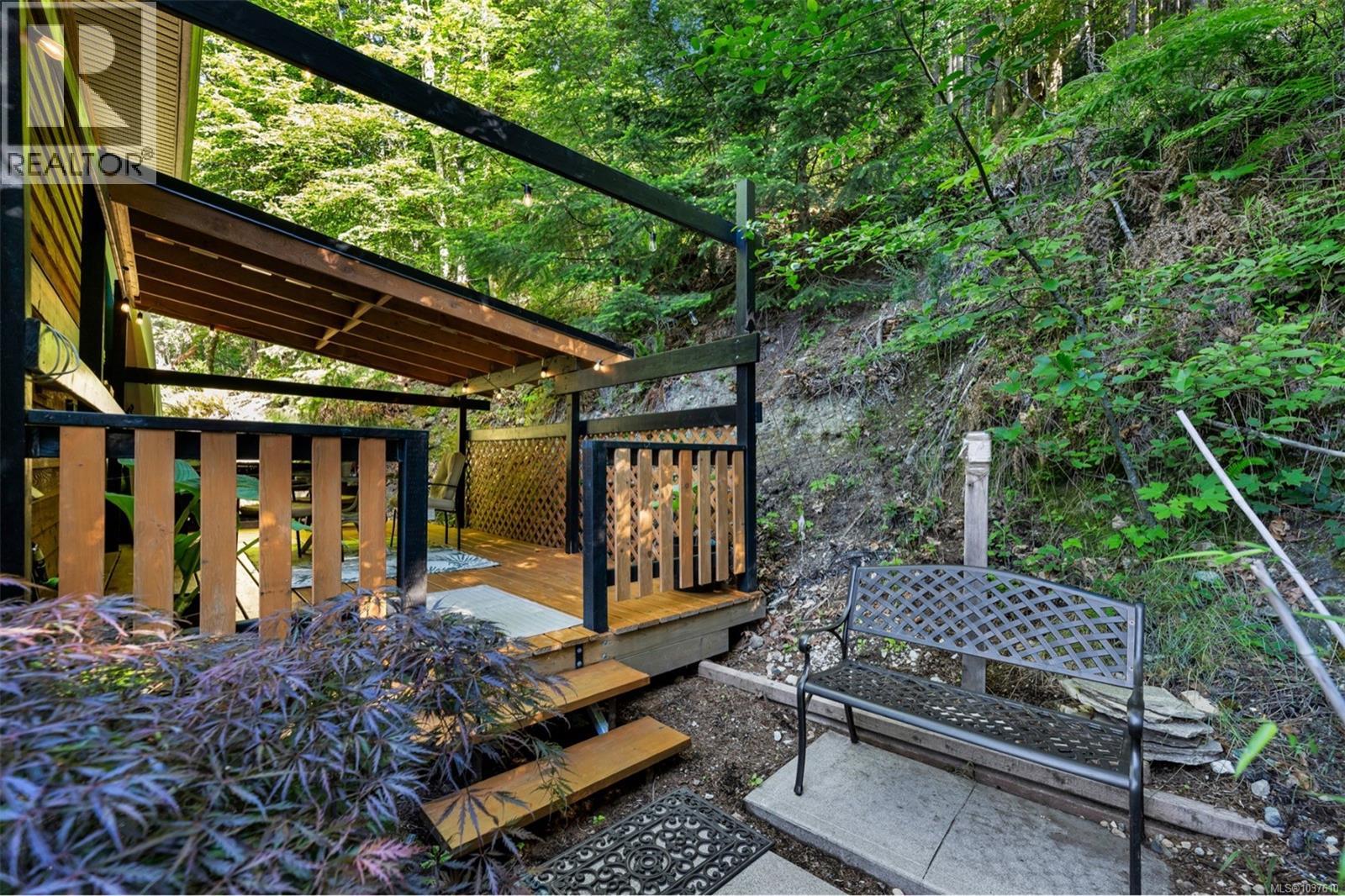 10379 Arbutus Rd, Youbou