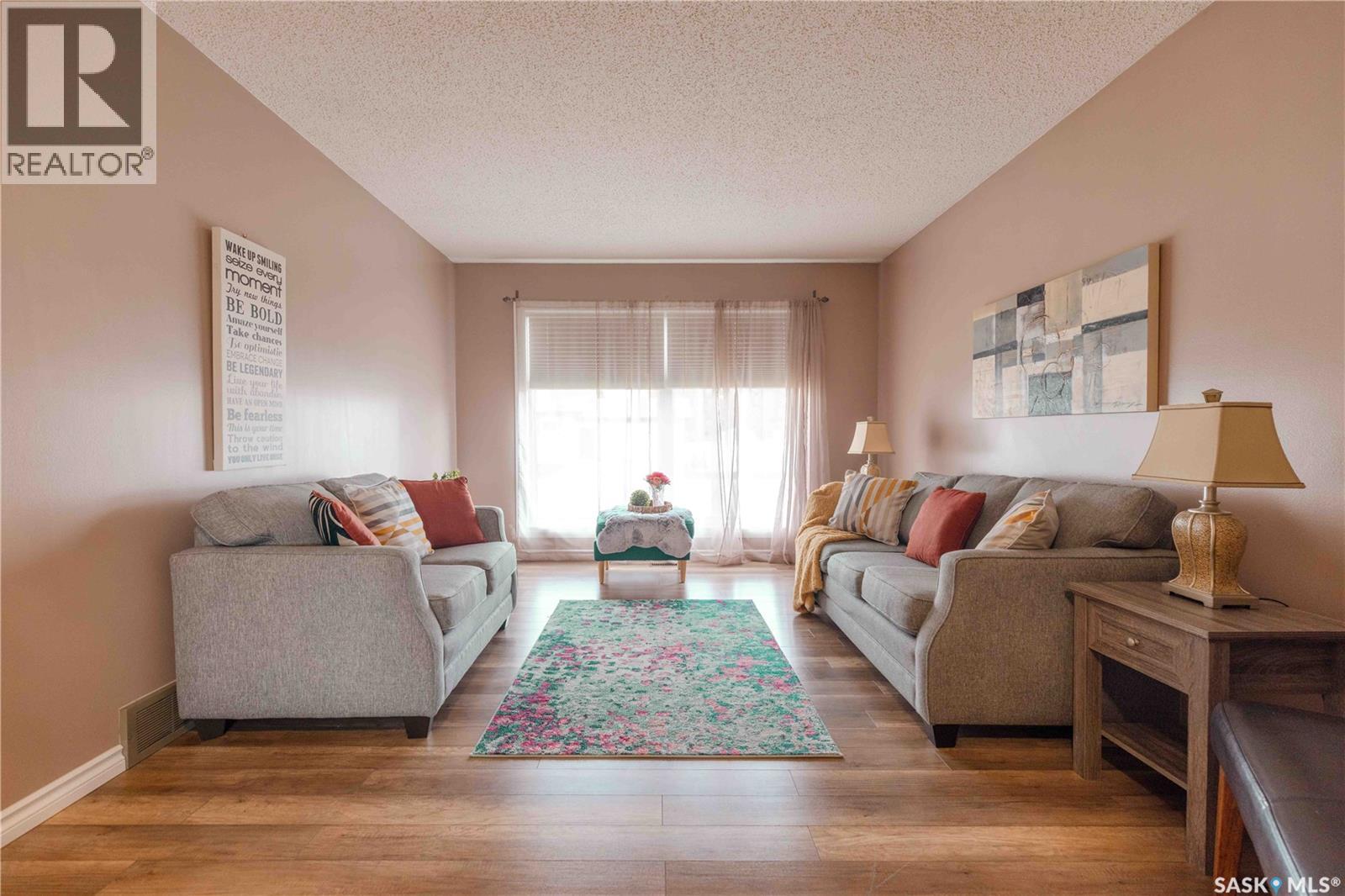466 Smith CRESCENT - Image 3